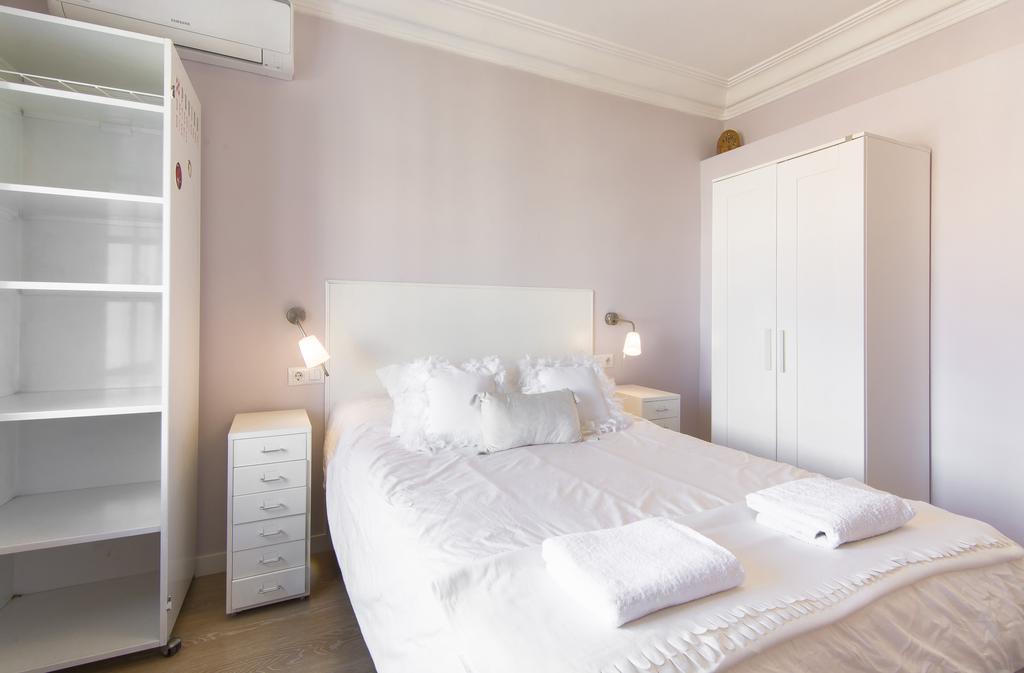 Atico Atocha Con Terraza Apartment Madrid Ruang foto